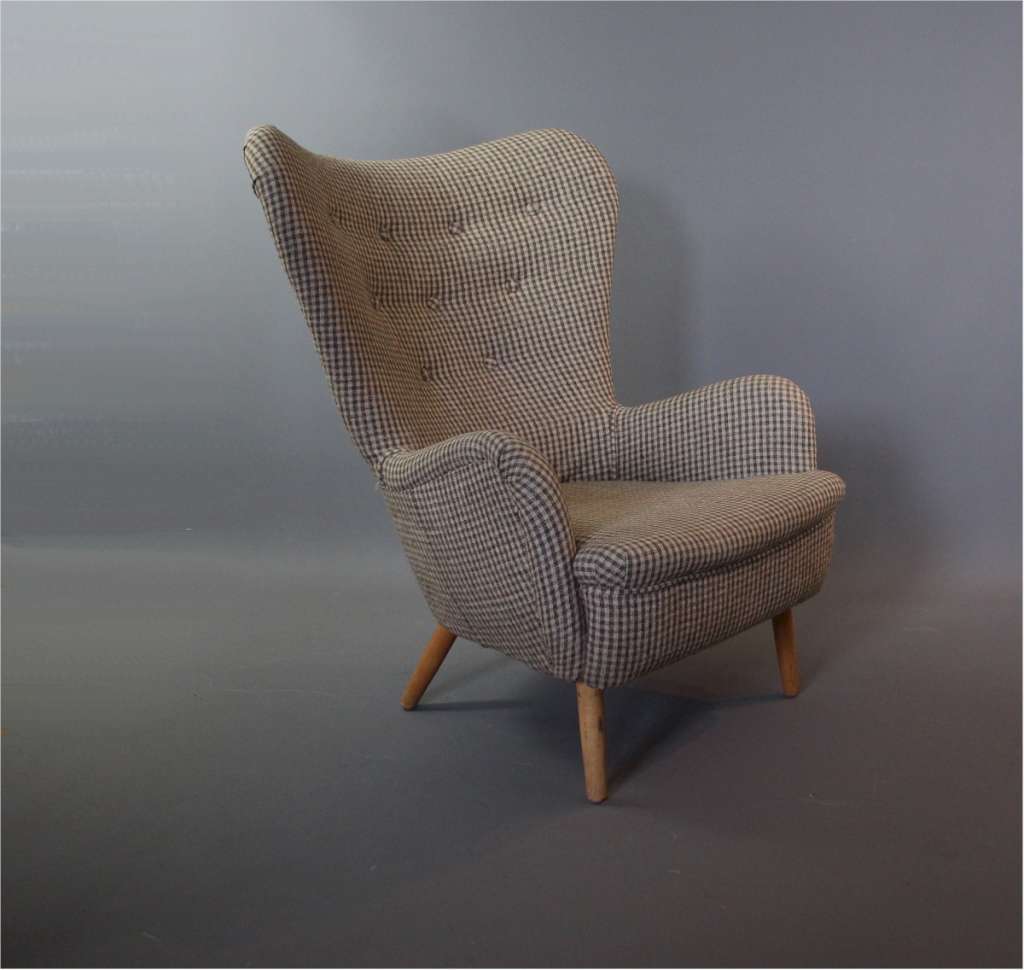 A DA1 chair designed in 1946 by Ernest Race