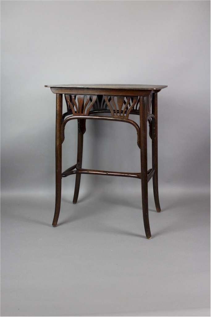 Bentwood occasional table No 21 by Kohn c1900