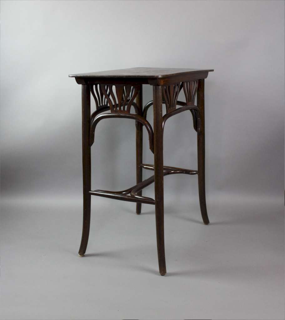 Bentwood occasional table No 21 by Kohn c1900