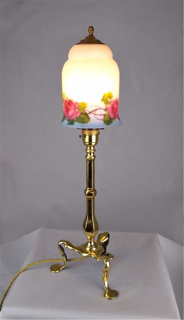 Arts and crafts table lamp with briar rose decorated shade
