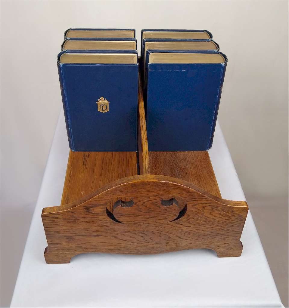 Arts and crafts double sided bookstand