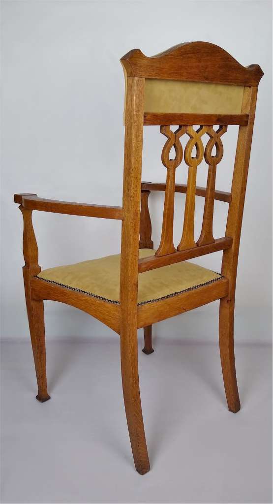 Set of 6 arts and crafts dining chairs in golden oak
