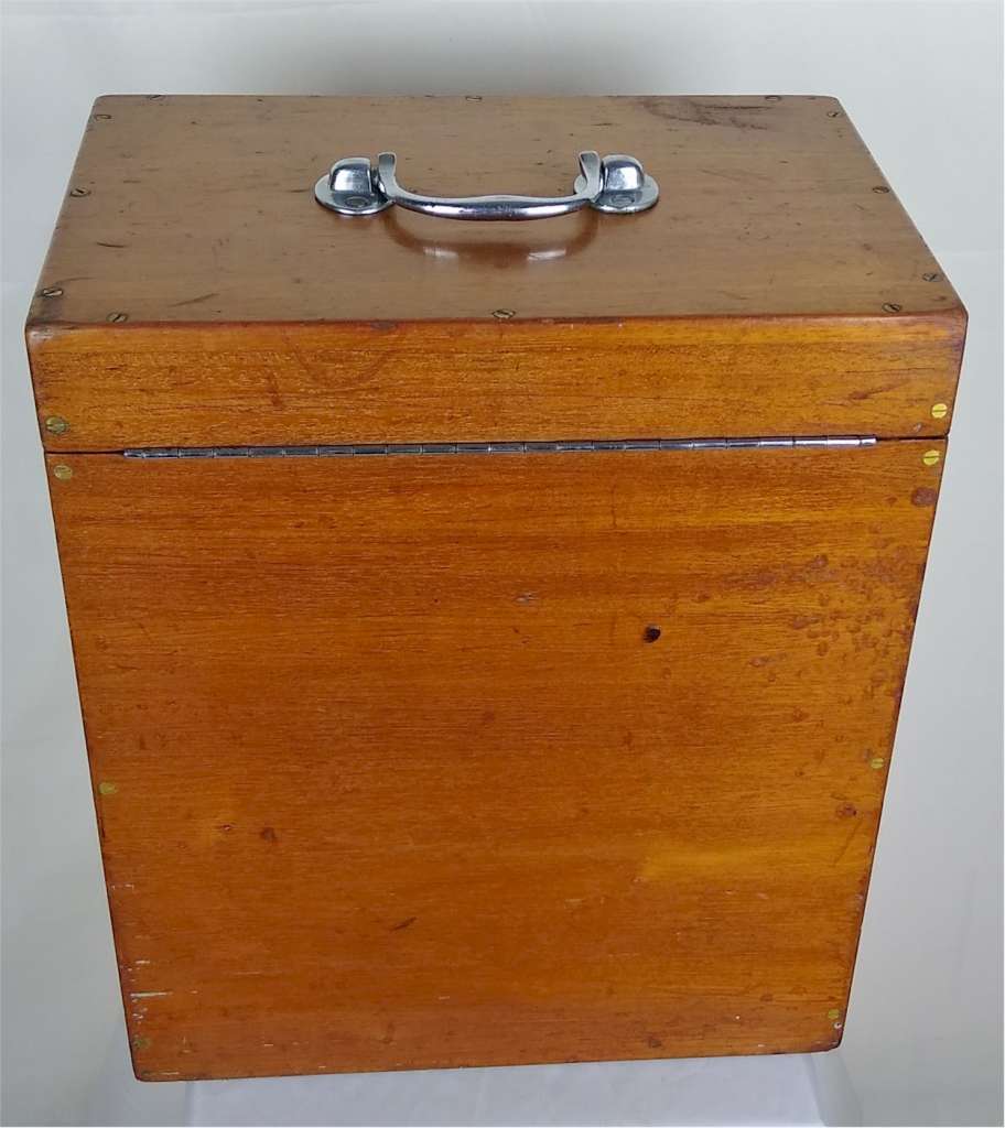 Lockable tabletop dentists chest in mahogany