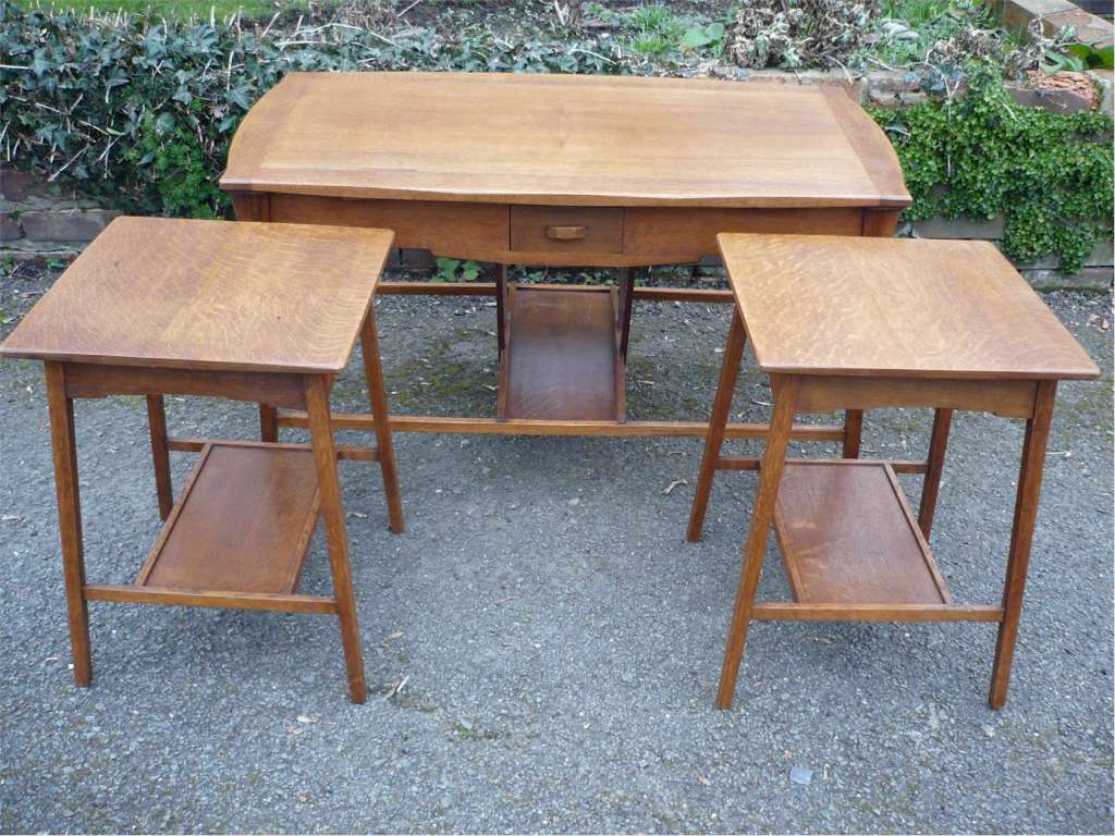 Arts and crafts nest of 3 tables in golden oak