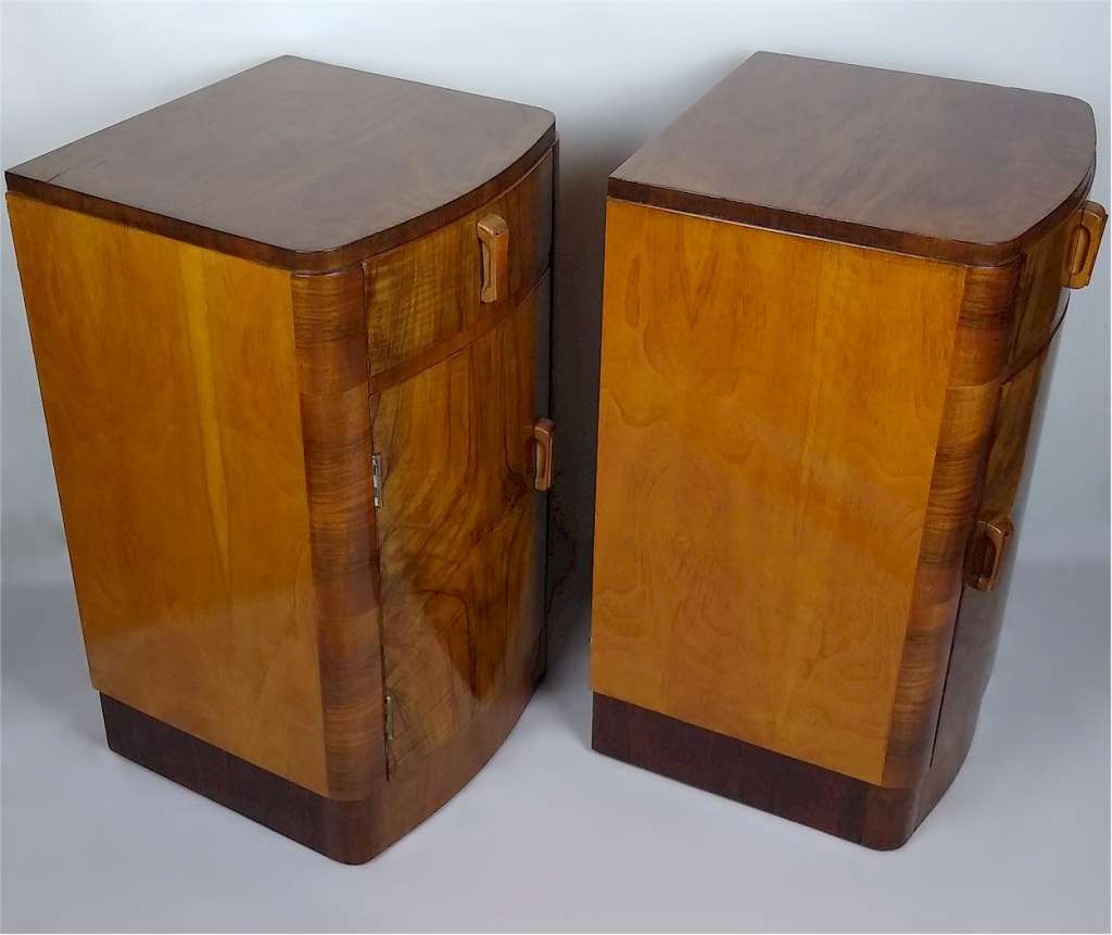 Pair of Art Deco bedside cabinets in figured walnut