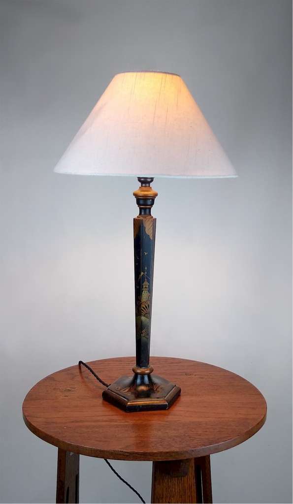 1930's chinoiserie decorated table lamp