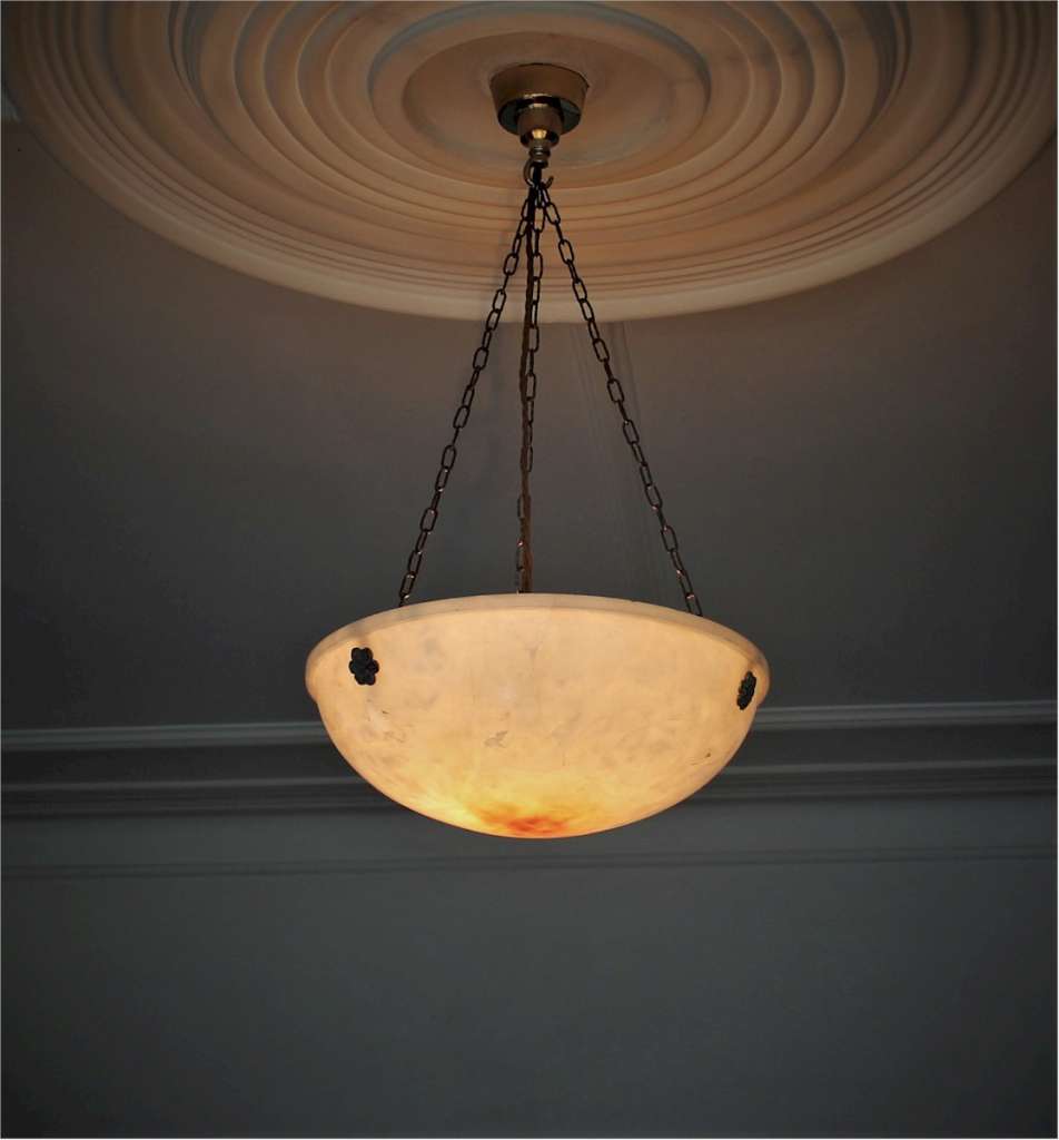 Alabaster hanging bowl light fitting