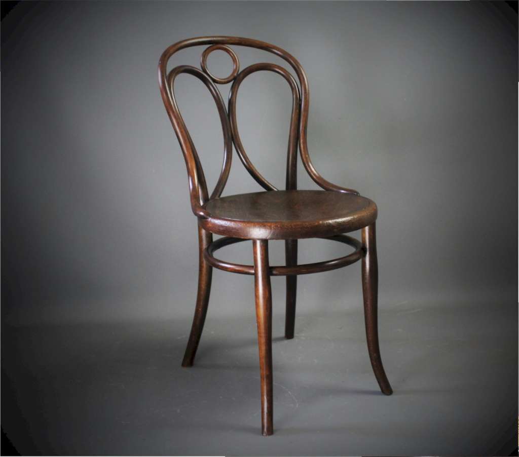 Angel back bentwood cafe chair by Thonet