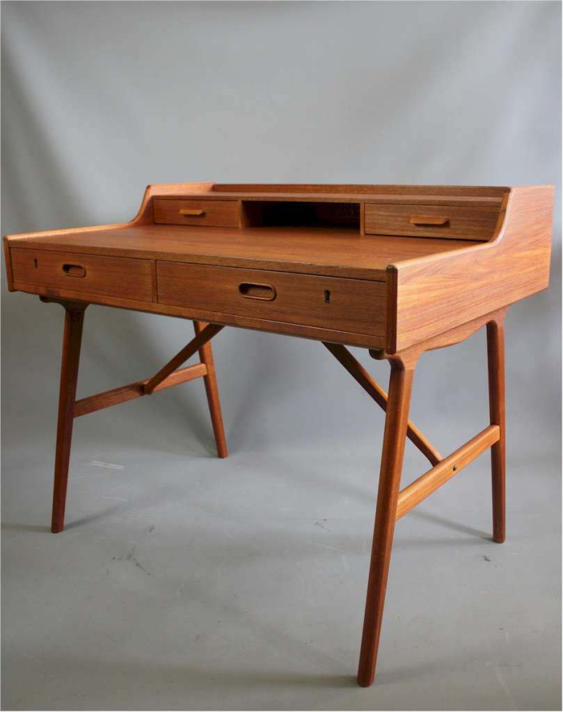 Danish teak writing desk by Arne Wahl Iversen for Vinde Mobelfabrik