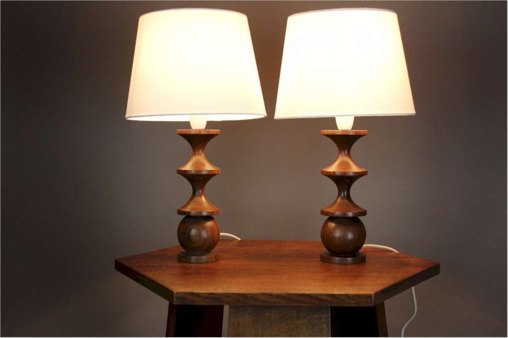 Pair of mid-century turned Rosewood tables lamps