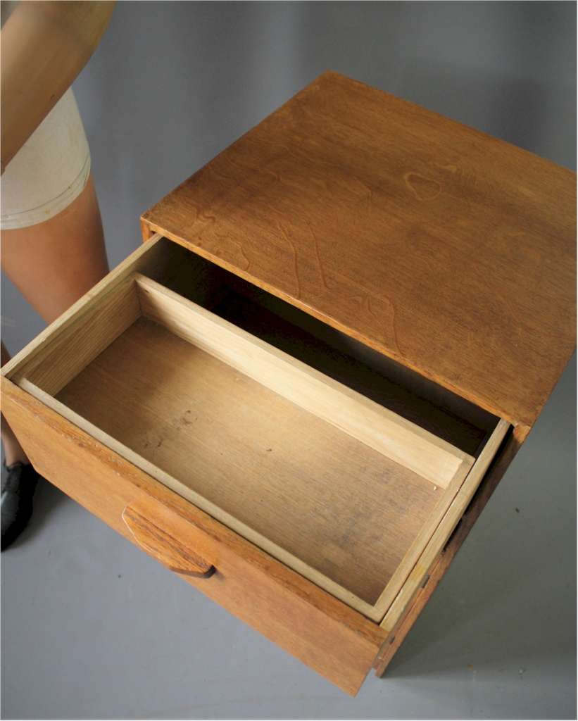 Cotswold School oak side / bedside cabinet