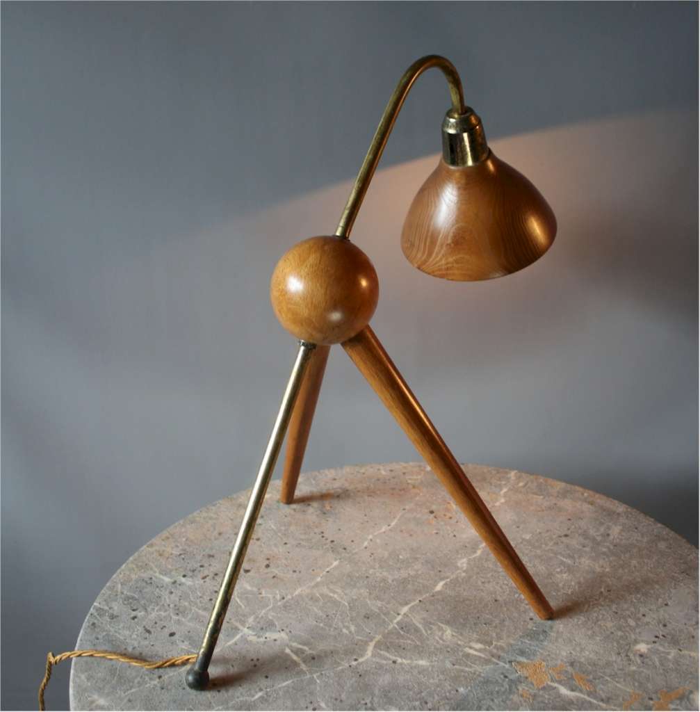 Mid Century tripod table lamp