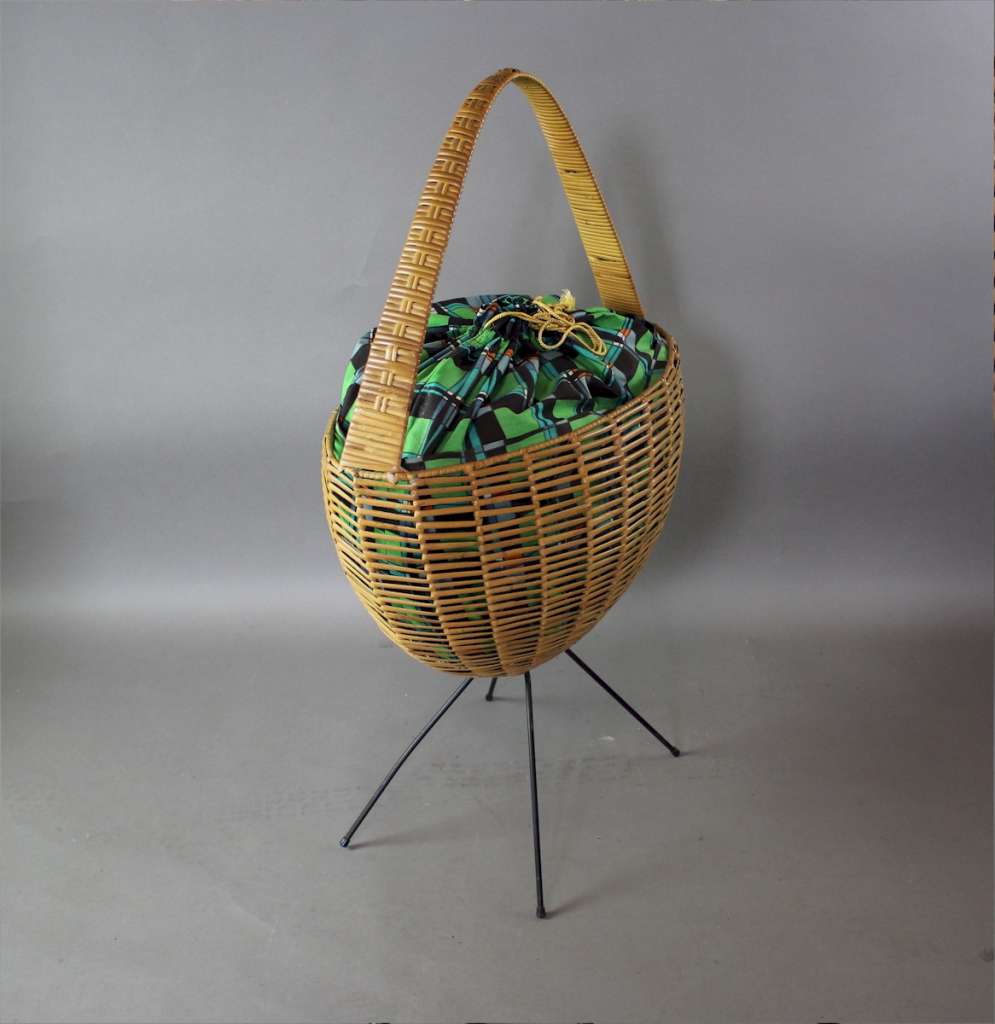 1950's sewing basket in wicker with original fabric