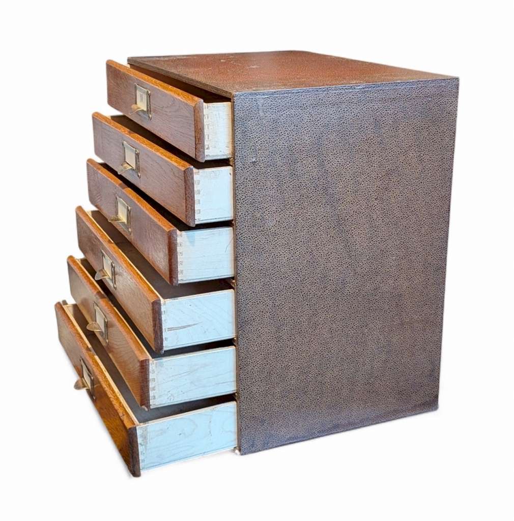 Desktop filing cabinet No3 holds A4 paper