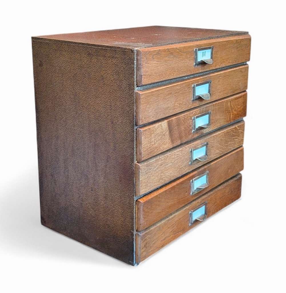 Desktop filing cabinet No3 holds A4 paper