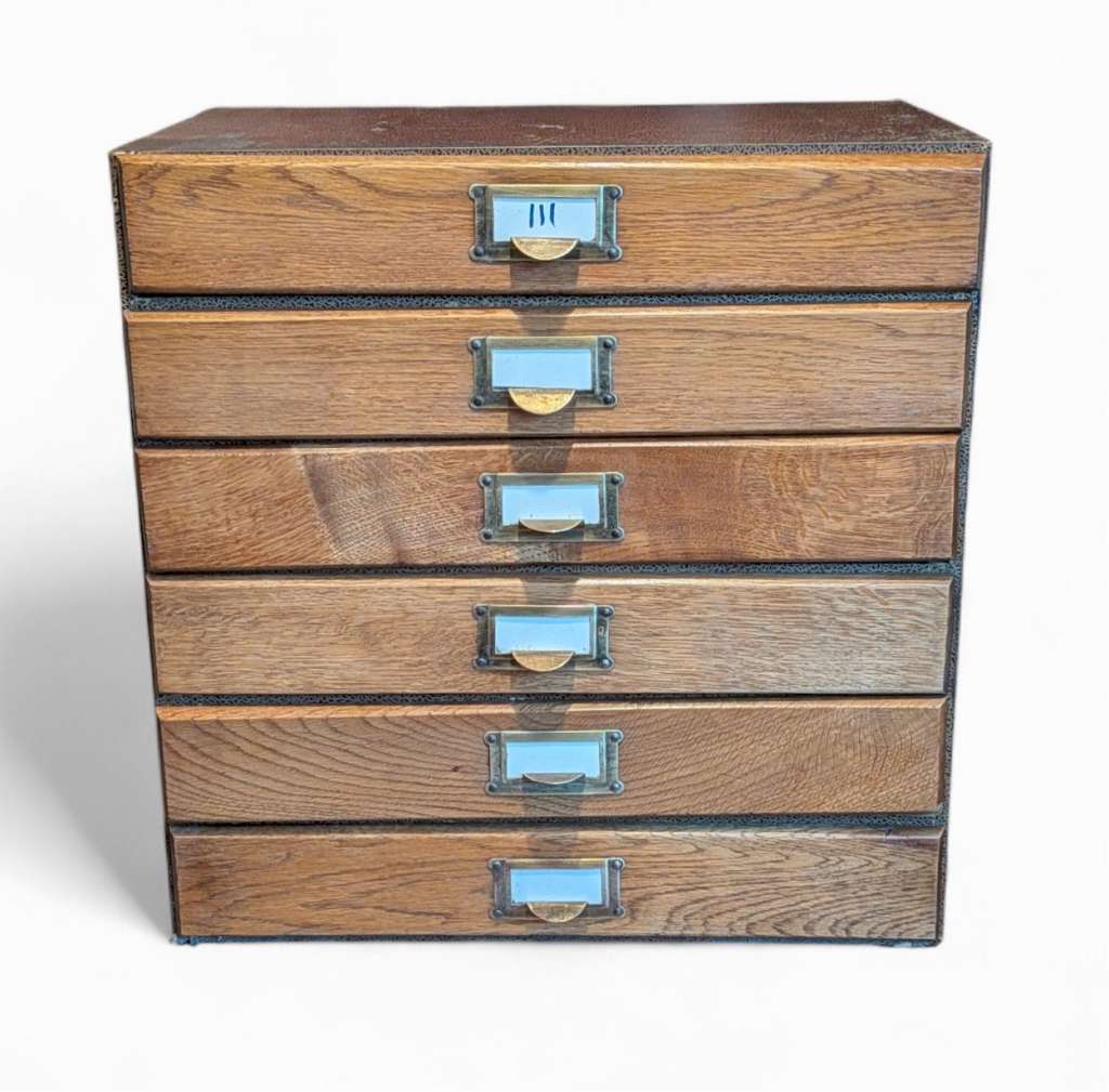 Desktop filing cabinet No3 holds A4 paper