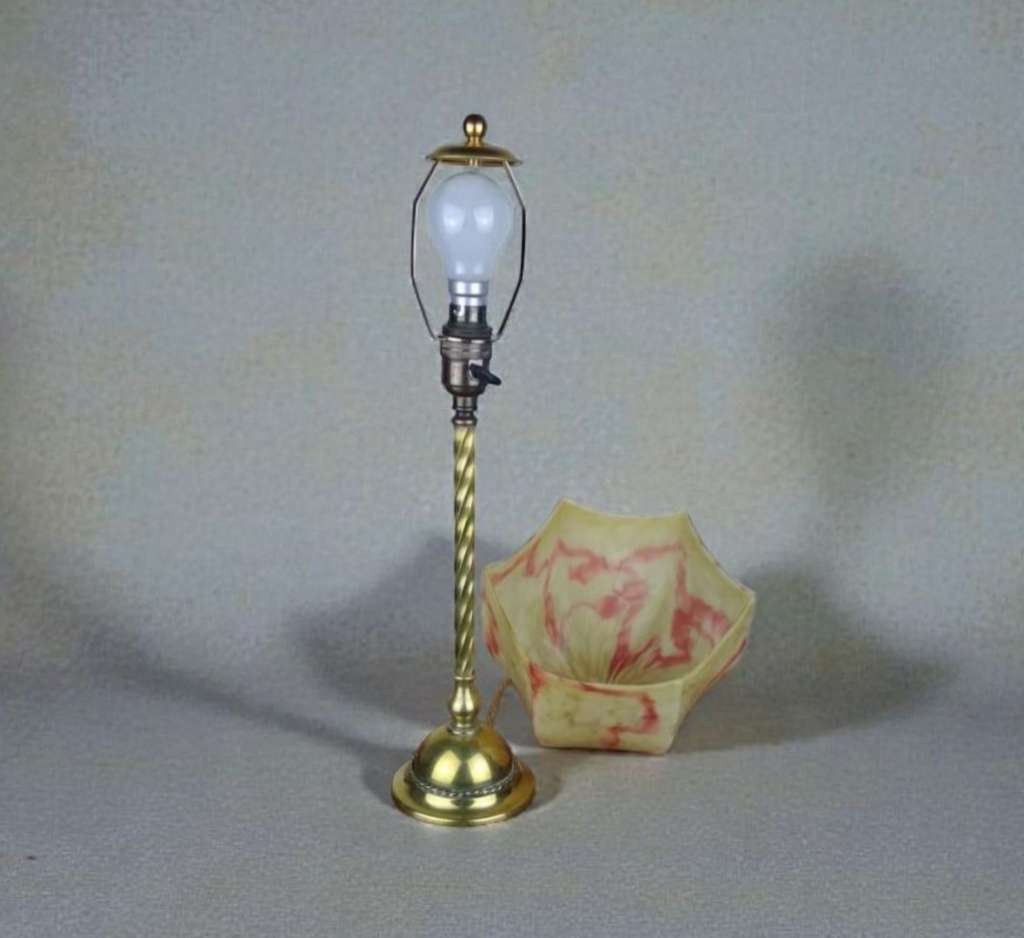 Arts and crafts table lamp in brass with glass shade