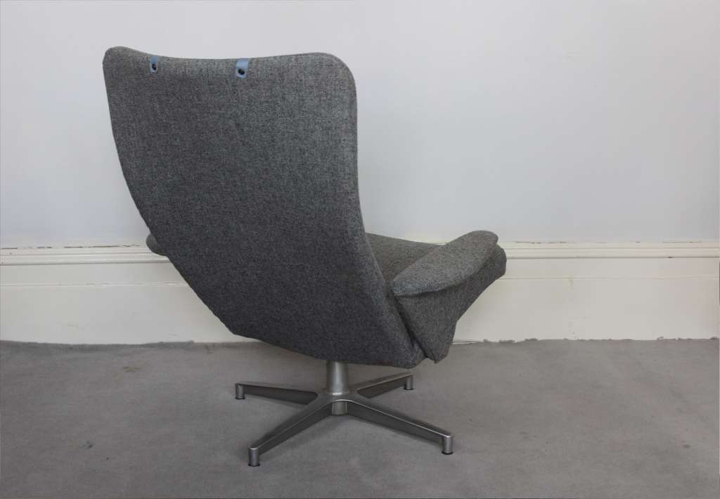 Mid-Century swivel armchair by Swedish designer Alf Svensson