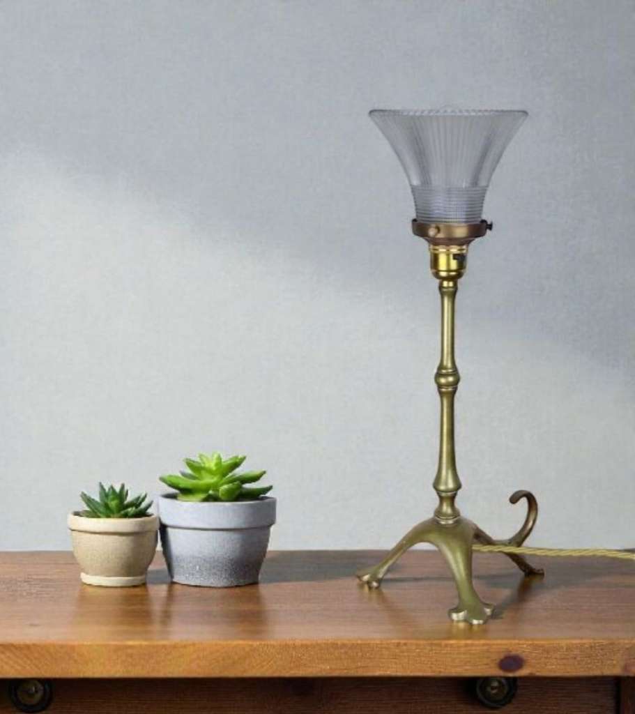 Arts and crafts table lamp with Holophane shade