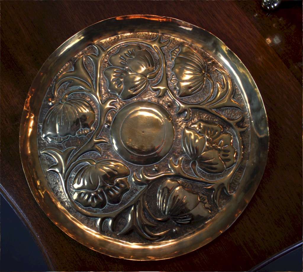 Arts and Crafts brass dish in the manner of Keswick