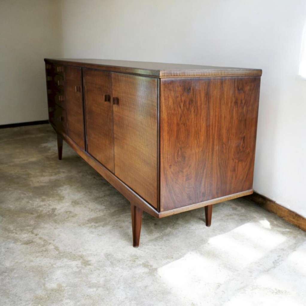 Mid-Century long sideboard in walnut