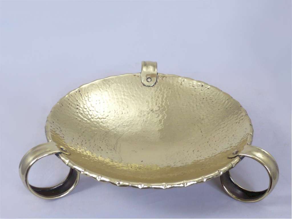 Arts and crafts tazza/fruitbowlin hammered brass