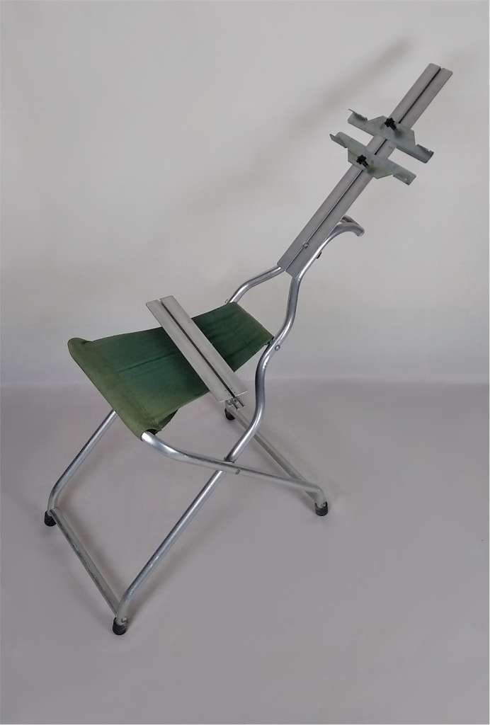 Foldable artists easel/seat with height extension