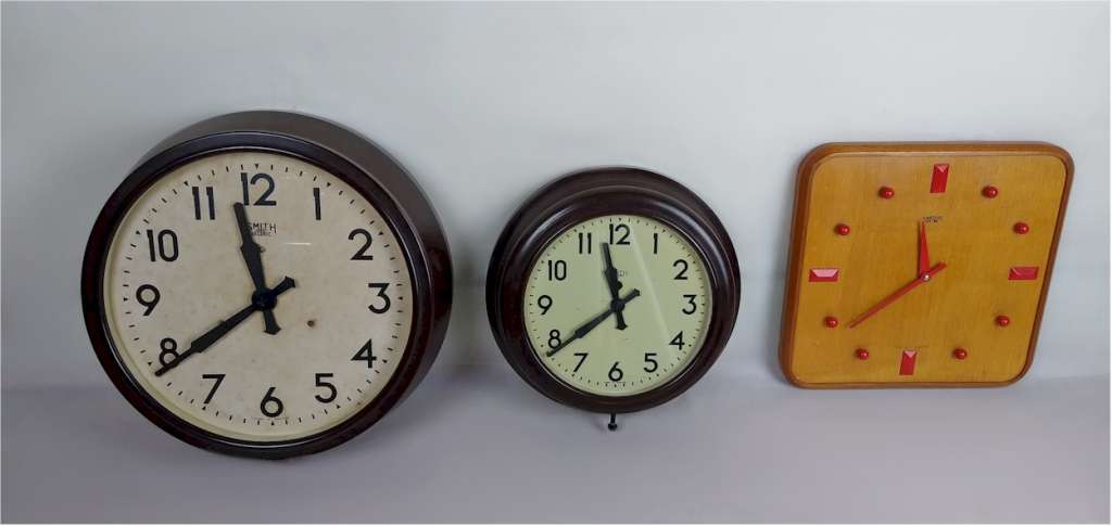 Large factory size Smiths bakelite clock