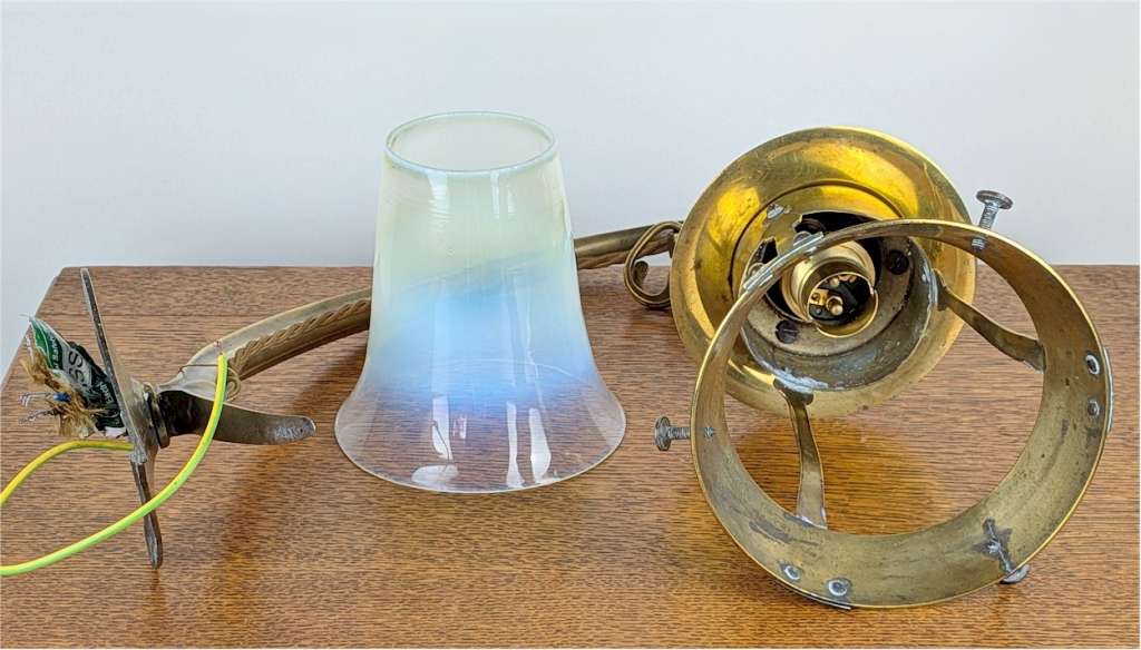 Arts and craft wall light vaseline shade