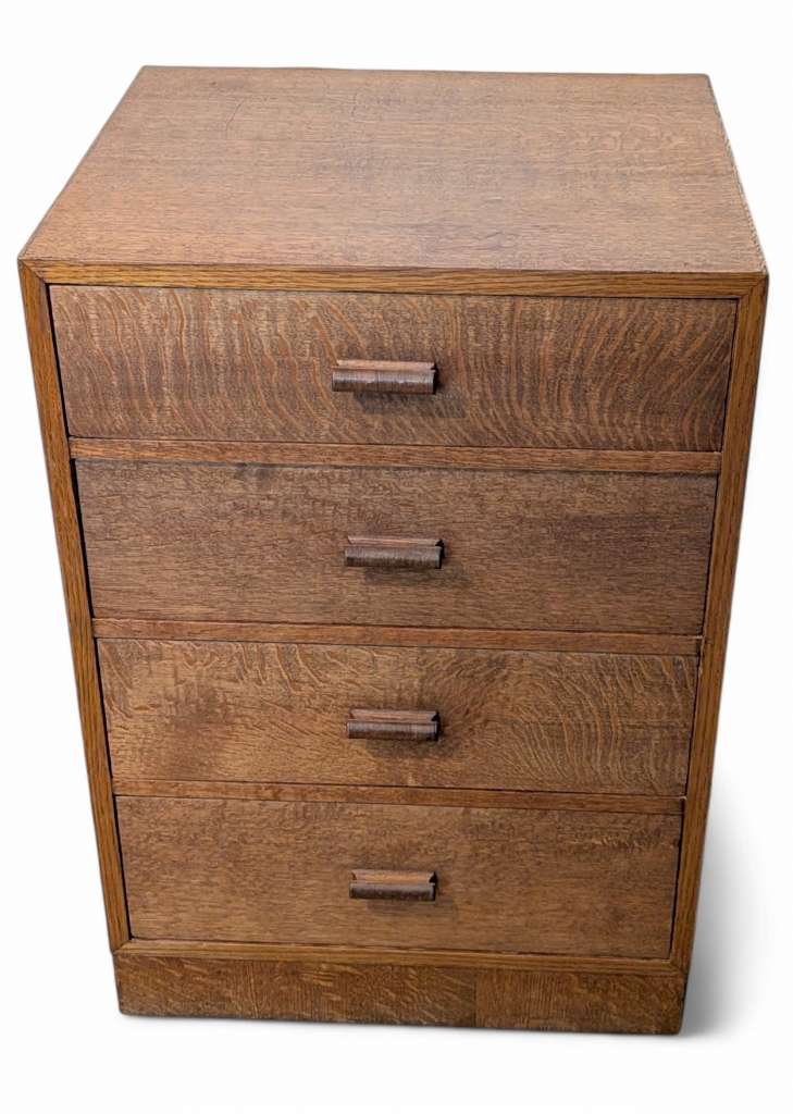 Small Heals chest of drawers in oak