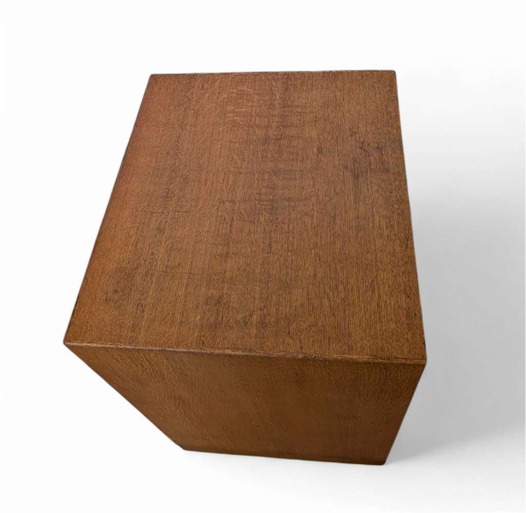 Small Heals chest of drawers in oak