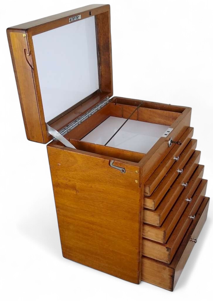Lockable tabletop dentists chest in mahogany