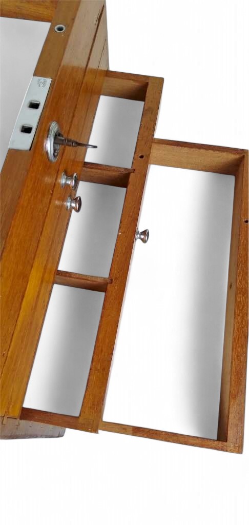 Lockable tabletop dentists chest in mahogany