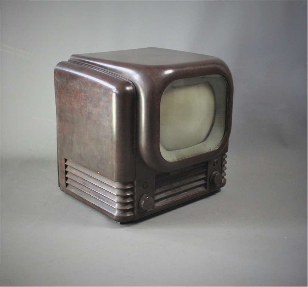 Vintage Bakelite TV Bush TV22