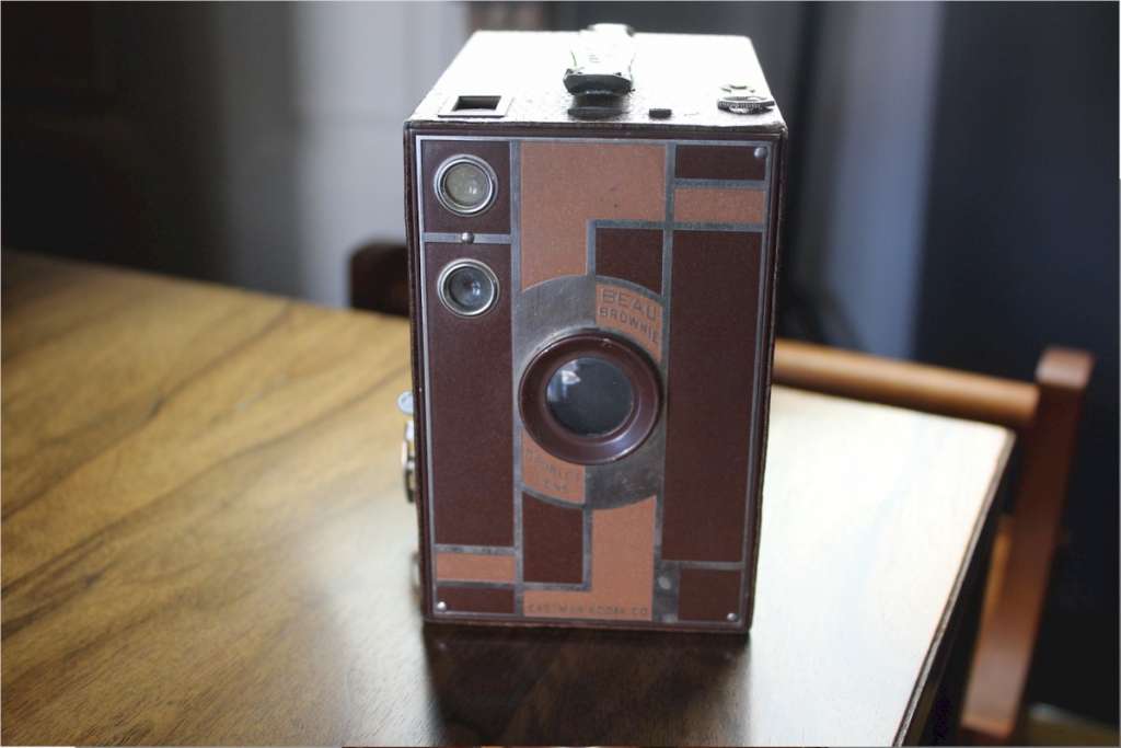 Kodak Brown No2A Beau Brownie Art Deco Box Camera
