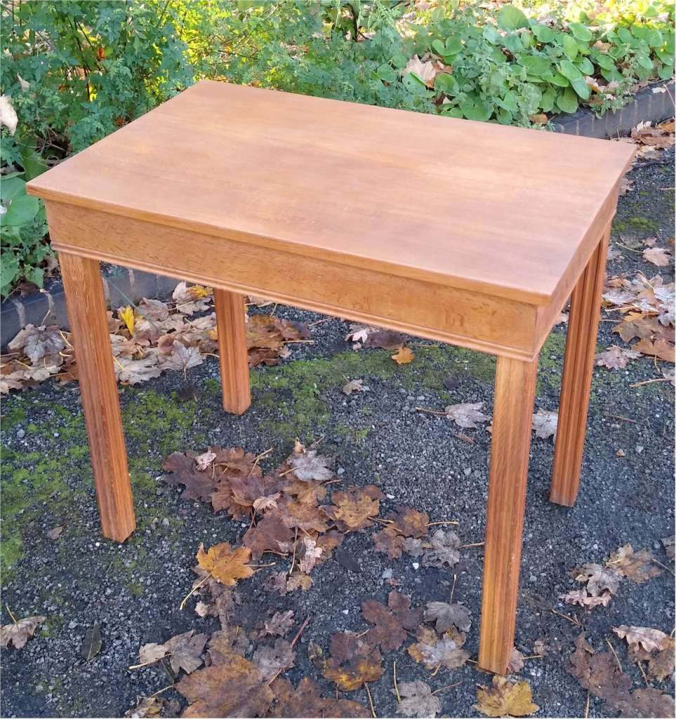 Gordon Russell side table in oak