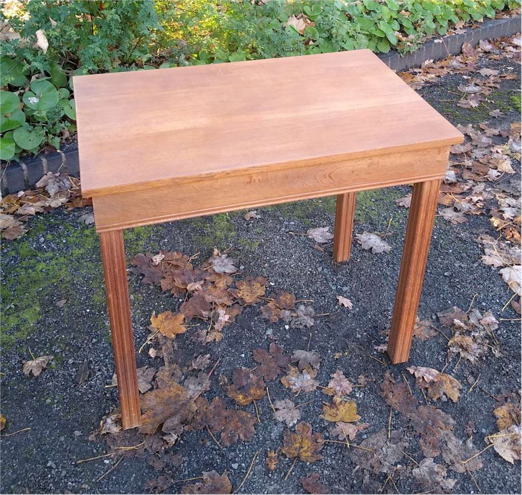 Gordon Russell side table in oak