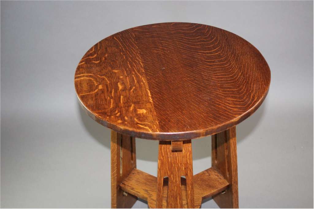 Classic arts and crafts three legged occasional table with circular top c1900