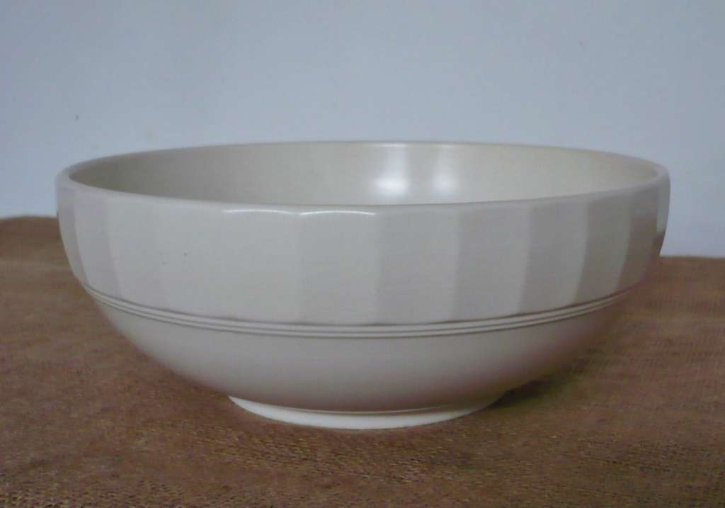 Keith Murray bowl for Wedgewood in moonstone
