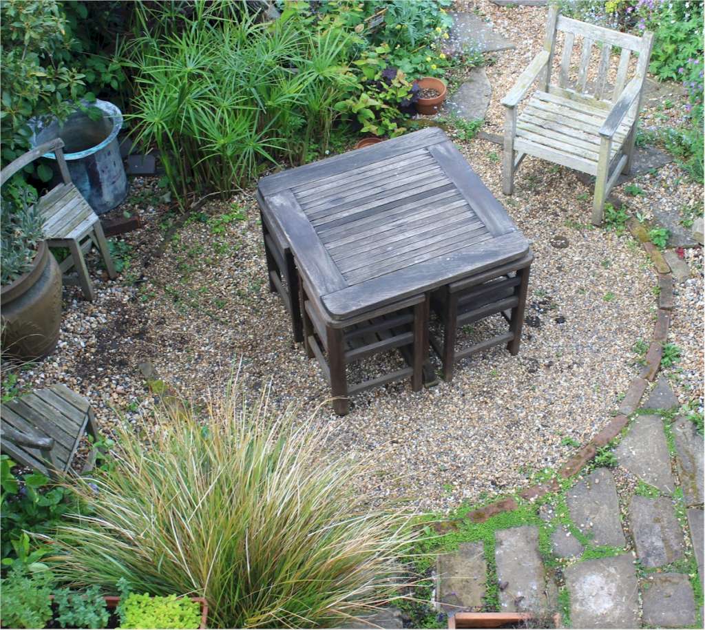Garden set in teak. Table and four chairs