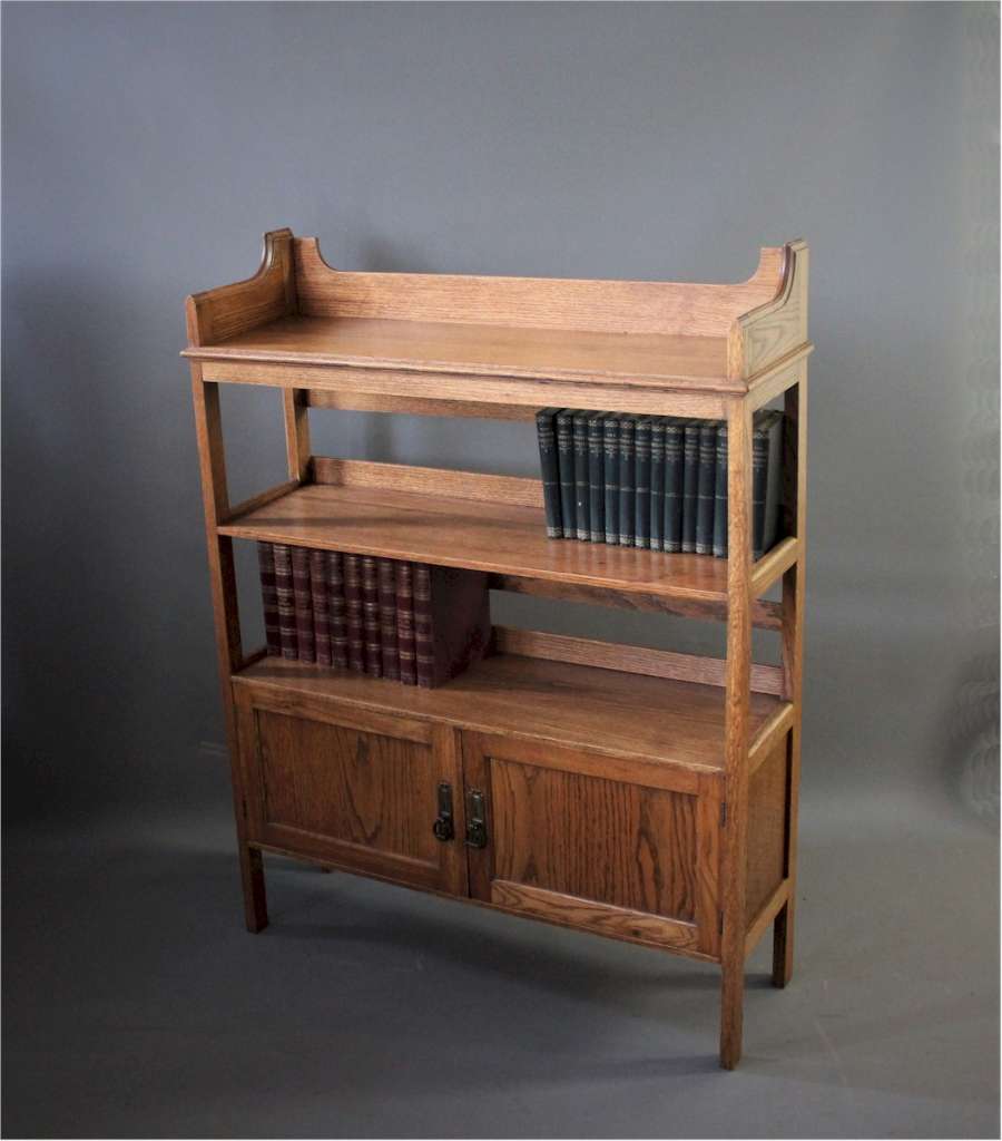 Arts and crafts golden oak bookshelf
