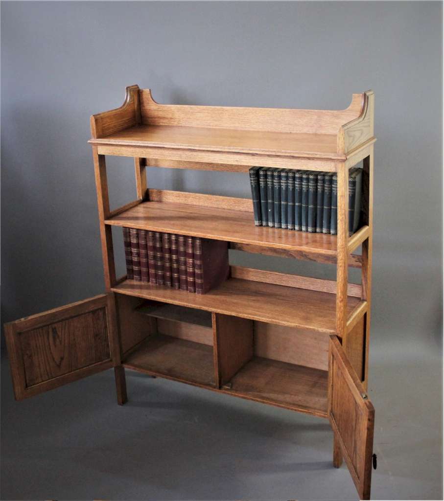 Arts and crafts golden oak bookshelf