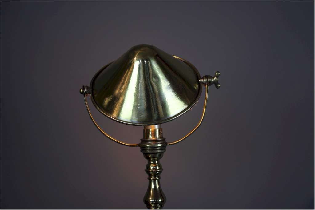Good Edwardian brass table lamp