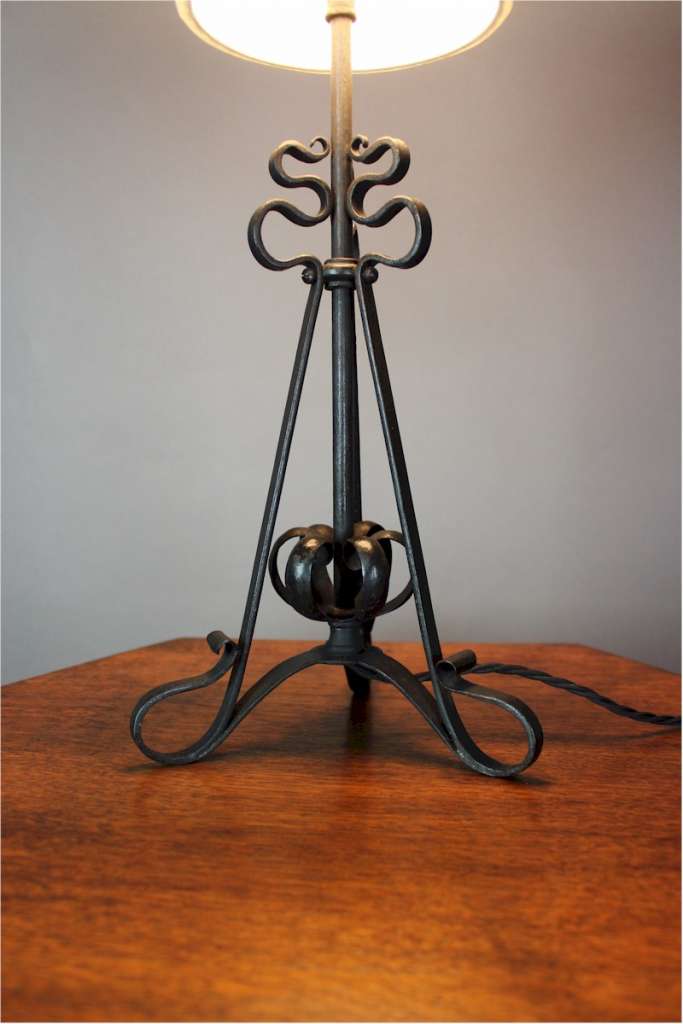 Arts and crafts iron table lamp with scrolling supports c1900