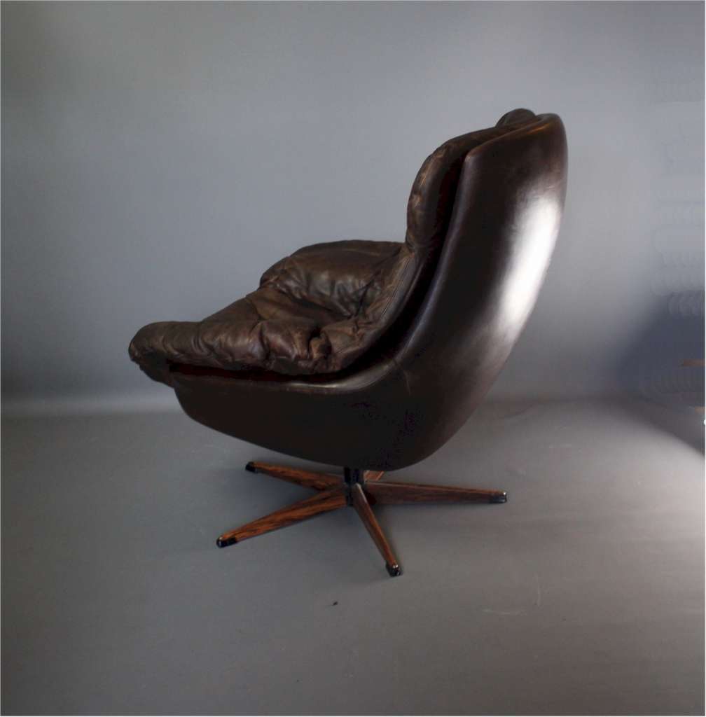 Silhouette swivel armchair by Henry  Klein for Bramin